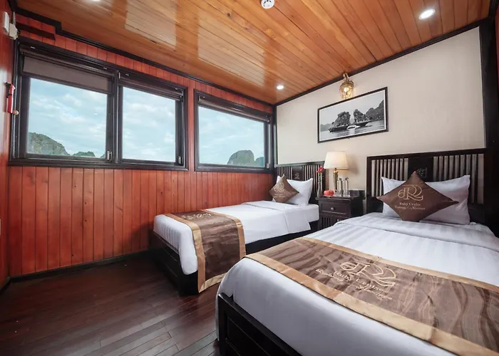 Ruby Cruise  Hạ Long