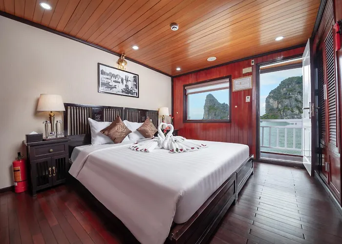 Ruby Cruise  Hạ Long