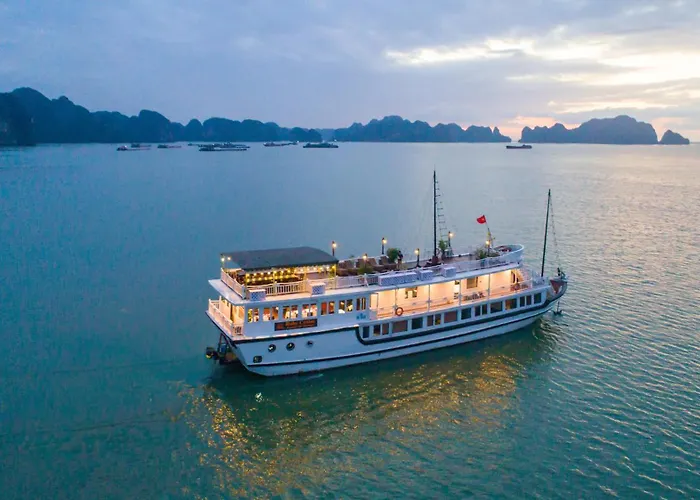 Ruby Cruise  Hạ Long