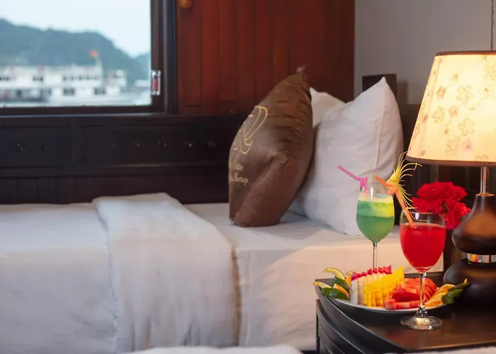 Ruby Cruise  Hạ Long