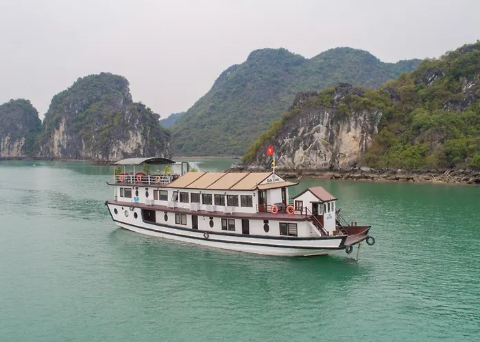 Ruby Cruise  Hạ Long